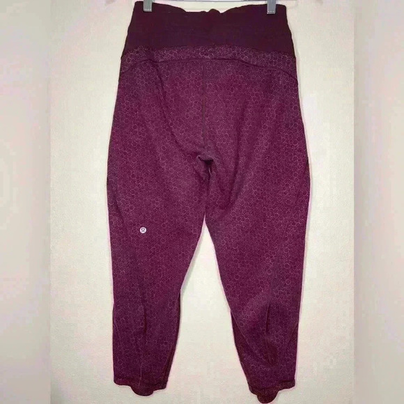 Lululemon Shake It Out Crop Star Pixel Maroon Size 8 - Picture 3 of 3